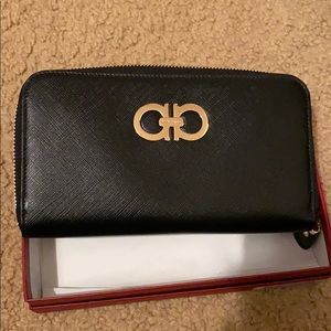 💯 authentic Salvatore Ferragamo wallet